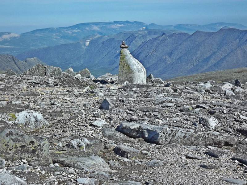 Гора Народная и гора Манарага на приполярном Урале