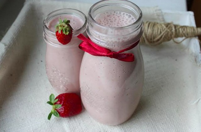 Протеиновый коктейль с клубникой