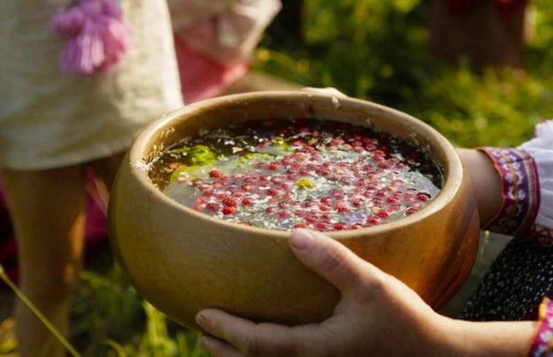 Словарь основных персонажей славянской мифологии и ритуальных понятий. Сурья (Сурица).