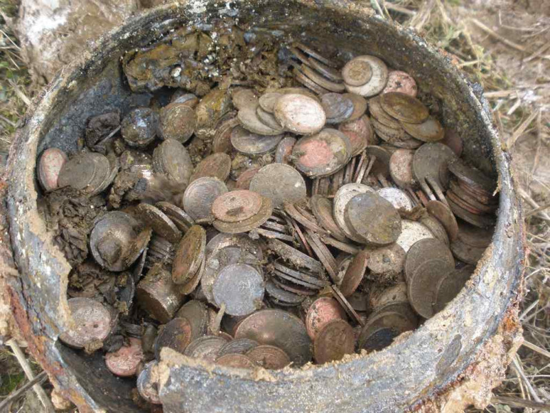 Деньги? Не… Не пахнут. Болтают только, много