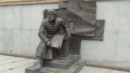 Памятник Семену Ремезову в Тюмени.