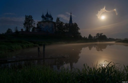 Густеет ночь над деревушкой...