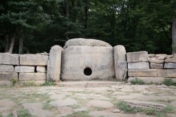 ЗНАНИЯ, ХРАНИМЫЕ ДОЛЬМЕНАМИ