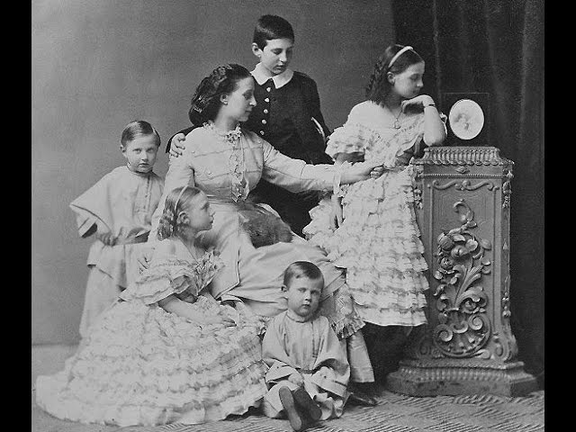 Вешать фотографии мертвых людей на стены и тп. не рекомендуется. Алена Полынь