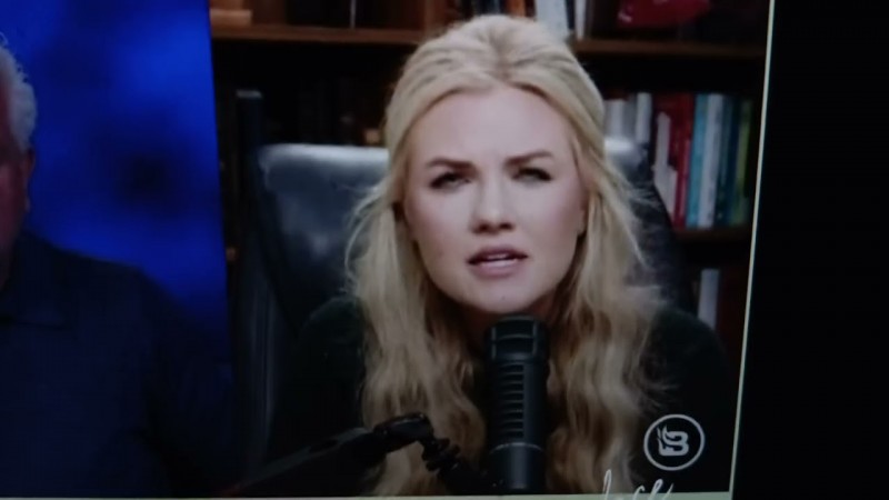 DOES ANY-1!BELIEVE tHISS LADY CARES MORE ABOUT FINDING OUT HER HUSBANDS KILLER!THAN SELLING hi$$BOOK