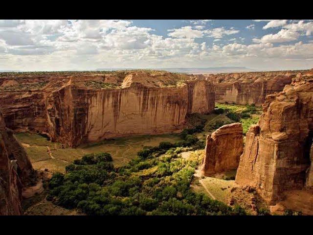 Оплавленные, шлифованные горы со следами машинной обработки