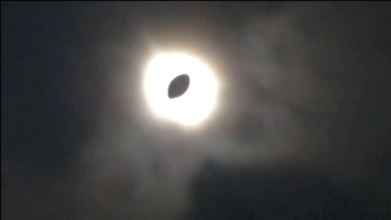 08, 04, 24 Затмение! Смотрите что закрыло Луну! Eclipse! Look! what covered the Moon!