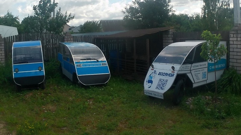 Веломобиль и велосипед против автомобиля...