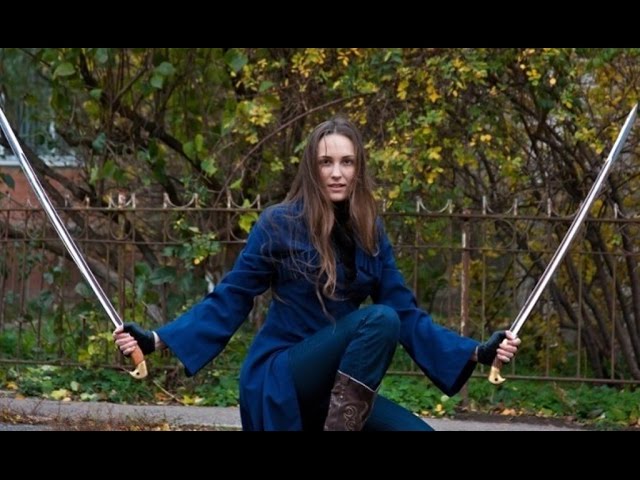 КАЗАЧКА С ШАШКАМИ