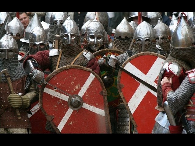 РЫЦАРСКИЙ ЗАМОК  (1990)  Классный советский фильм, раньше ''Викинга''