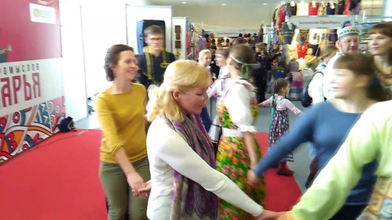 Хоровод на Уральской Сказочной Вечерке на ярмарке Иван да Марья